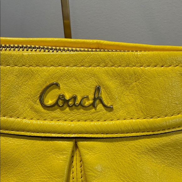 Coach Soft Pebble Golden Yellow Leather shoulder/Crossbo Gold hardware, hang tag - Picture 5 of 14